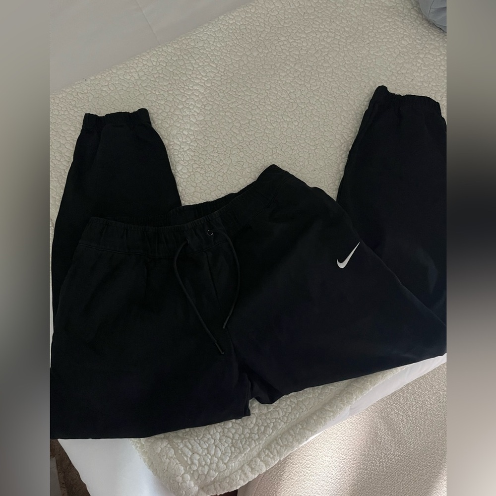 Women’s Nike sweat pants